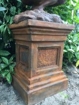 Piédestal - pierre - 60 cm - finition oxyde - massif